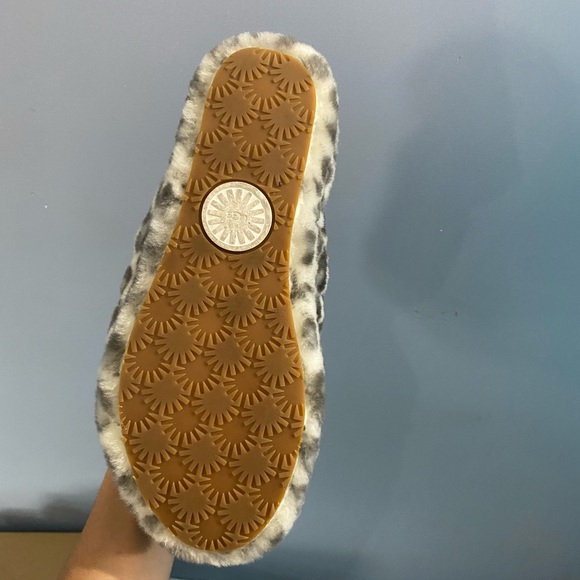 Ugg Fluff Yeah white leopard size 8 💕 - Picture 4 of 6